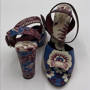 Valentino Garavani Womens Open Toe Strap Sandals